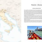 Text oben rechts: "Venice · Italy" und "A Miracle of Brackish Water". Darunter Beschreibung von Venedigs Weinbau und Geschichte. Links eine Karte von Italien, die Venedig hervorhebt. Unten ein Foto von Menschen in einem Boot vor venezianischer Kulisse.