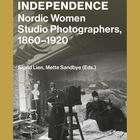 "STRIVING FOR INDEPENDENCE: Nordic Women Studio Photographers, 1860–1920" von Sigrid Lien und Mette Sandbye. Historische Fotoaufnahme.