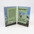"Jack London: The Call of the Wild – A Novel. Reclam Originals. Rückseite beschreibt Hund Bucks Reise von Kalifornien nach Alaska."