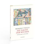 „Die Nacht der Bücher“ von Benedict Wells. Illustration einer bunten Bücherwand mit einem Schatten eines Kletterers.