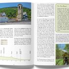 **Seite 24:**
- Bushaltestelle Tschierv, Süsom Tschierv.
- Höhenlage: 1238 m/1745 m
- Aufstieg: 170 m
- Abstieg: 660 m

**Seite 25:**
- **Dein Raus-Moment:** Entlang des Rom gibt es mehrere Flachmoore, etwa das Flachmoor La Stretta.

**Bild:** Kirche und Berge im Hintergrund.