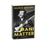 Buchtitel: "Mani Matter - Eine Biografie" von Wilfried Meichtry. Schwarz-Weiß-Foto eines Mannes mit Gitarre.