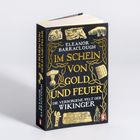 "Im Schein von Gold und Feuer" von Eleanor Barraclough. Buchcover mit wikingerzeitlichen Illustrationen und Schriftzug.