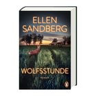 Text: "ELLEN SANDBERG WOLFSTUNDE ROMAN". Ein Reh auf einem Feld im Sonnenuntergang, eine Scheune im Hintergrund.