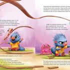 Texte: "Am Donnerstag hat Stoffel mächtig schlechte Laune...", "Mit dem Spielen ist jetzt Schluss...", "Stoffel, die Schienen blockieren...", "Siehst du meine Eisenbahn?...". Illustration: Ein blaues Monster mit roter Nase spielt mit Schienen. Ein gelbes Monster schaut zu.