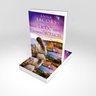 "Die Liebe unter neuen Sternen - Tochter des Südsterns". Eine Frau schaut auf Küstenfelsen bei Sonnenuntergang.