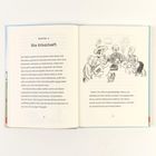 Kapitel 2: Die Erbschaft. Ein Notar verliest monoton eine Erbschaft. Illustration: Sechs Personen um einen Tisch.