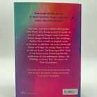 Text über eine junge Mutter, die um ihr Kind und eine verbotene Liebe kämpft. Hintergrund in bunten, verlaufenden Farben. ISBN-Code unten rechts.