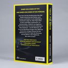 Buchrückseite: "Einer von ihnen ist tot. Und einer von ihnen ist ein Mörder." Spannender Klappentext in gelber Schrift.
