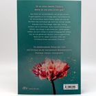 "Ist es eine zweite Chance, wenn es nie eine erste gab?" Infos über Izzy und Nate, Blume abgebildet. Webseite: www.dtv.de.