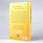 „Eine Lüge leben. Eine Lüge lieben?“ Gelber Buchrücken mit orangefarbenem Text und Löwenzahn-Abbildung unten.