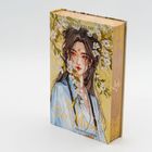 Text: "TENG LUO WEI ZHI", "Till the End of the Moon", "FLUCHTIGES LEBEN". Illustration: Frau mit Blumen.