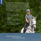 "Pferdeführerschein Reiten" erklärt Reitkompetenz und -prüfung. Bild zeigt Person auf Pferd, grüne Natur im Hintergrund.