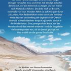 Oben steht „NICHT AUFGEBEN. AUFSTEIGEN. LOSFAHREN.“ Road in einer weiten gebirgigen Landschaft unter einem blauen Himmel.