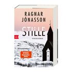 Ragnar Jónasson, STILLE, Kriminalroman; btb-Logo. Schwarz-Weiß-Landschaft mit Kirche im Vordergrund, orangener Bestseller-Sticker.