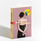 "Btb Halbinsel, Kristine Bilkau. Frau im schwarzen Kleid von hinten, gelber Buchrücken, Leipziger Buchmesse-Preis."