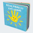 DEINE HAND IST EINE SONNE. Ein Mitmachbuch. Gelbe Hand als Sonne auf blauem Hintergrund.