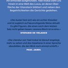 Ein blauer Hintergrund mit Text über Leonora Bloch, die einen Mord aufklärt, sowie Zitate von Stefanie de Velasco und Paul Jandl.