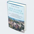 "Der Kaiser von Dahlem" von Sam Apple. Buchcover mit historischem Bild einer Stadtansicht im Hintergrund.