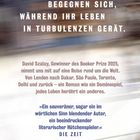 "ZWÖLF MENSCHEN BEGEGNEN SICH, WÄHREND IHR LEBEN IN TURBULENZEN GERÄT." Unscharfer Hintergrund mit verwischten Farben.