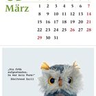 Kalender für März. Zitat: „Bin früh aufgestanden. Da war kein Wurm!“ Edeltraud Knill. Plüsch-Eule mit großen Augen.