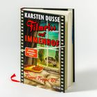 Oben steht: „WER BRACHTE DEN EX INS HOPP?“ Darunter ein Text über Sophias Erlebnisse auf Gut Immenhof. Filmstreifen am Rand.
