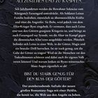 Sie hat ihr Leben lang vor anderen gekniet. Doch nun ist die Zeit gekommen, aufzustehen und zu kämpfen. Ist sie stark genug für den Kuss der Götter? Dunkler Hintergrund mit Ornamenten.