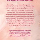 Wie weit gehst du für die Liebe deines Lebens? Weiße Wolken mit rosa und goldenen Akzenten im Hintergrund.