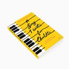 Titel: "A Song I Wrote for Charlotte". Gelbes Buchcover mit Klaviertasten-Dekor. Autor: Caitlin Devlin.