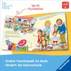 Oben steht „Mit 10 Puzzleteilen“. Darunter eine bunte Illustration eines Flohmarkts mit fröhlichen Menschen und Tieren.
