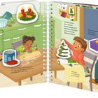 Heute ist schon der 2. Advent! Familie Langat backt Plätzchen und bastelt Schmuck. Menschen backen und basteln zusammen.