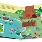 Ein Ententeich mit zwei kleinen Enten, Fuchsillustration, Frösche und andere Tiere in einer bunten Landschaft.
