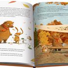 Links unterhalten sich ein Bär und Tiere im Herbstwind. Rechts bauen Tiere ein Zelt auf, Eule sitzt oben drauf.