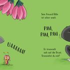 Ein blauer Vogel namens Pepe gähnt neben einer rosa Blüte. Ein Gorilla namens Rille trommelt auf seine Brust.