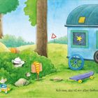 Texte: „WOLLE“, „7“, „25“. Ein blaues Haus auf Rädern mit Tieren. Zwei Mäuse spielen draußen, eine Maus auf dem Dach.