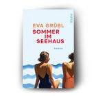 Text: "Eva Grübl, Sommer im Seehaus, Roman". Zwei Frauen in Badeanzügen sitzen vor blauen Wellen.