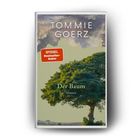 Oben steht "Tommie Goerz". In der Mitte "Der Baum", darunter "Roman". Eine Landschaft mit einem großen Baum dominiert.