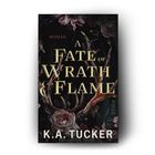 Titel: A Fate of Wrath & Flame. Autor: K.A. Tucker. Dekorative Blumen und Geweihe auf dunklem Hintergrund.