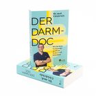 "DER DARM-DOC. Wie du deine Verdauungsprobleme in den Griff bekommst." Buchcover mit lächelndem Mann in blauem Outfit.