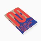 Buchtitel: "Rachel Cusk - Das Leben der M". Großes rotes "M" auf blauem Hintergrund, stilisierte Illustration darunter.