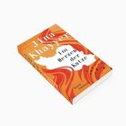 Auf dem orange-roten Buchcover steht "Jina Khayyer, Im Herzen der Katze. Roman, Suhrkamp". Stilisiertes Muster mit Vögeln.