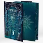 "MEMORIES OF STARS AND DUST. Every dream leaves a scar." Buch mit Hirsch und blauen Pflanzen.