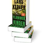 Text: "LARS KEPLER, FLAMMENKINDER, Thriller, SPIEGEL Bestseller-Autor, ullstein." Stapel identischer Bücher, darauf eine Schlange.