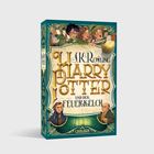 „J.K. Rowling Harry Potter und der Feuerkelch.“ Illustration mit fliegendem Harry, Quidditch-Spiel und zwei Männern.