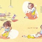 Szene mit einem Kind, das eine gelbe Hose trägt, die rutscht. Text beschreibt, wie die Hose unpraktisch beim Spielen ist.