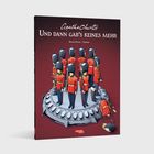 Buchtitel: "Und dann gab's keines mehr". Illustration: Spielzeugsoldaten auf einer runden Basis, einer liegt zerbrochen.