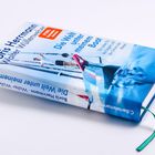 Text vorne: "Die Welt unter meinem Boot". Buch zeigt ein Segelboot auf offenem Meer. Grüne Stoffmarkierung am Buch.