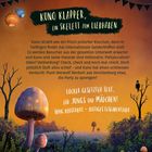 "Kuno Klapper, ein Skelett zum Liebhaben." Illustration: Herbstliche Szene mit Laternen, Fledermäusen und Pilzen.