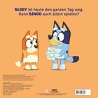 Links: „SCHLING! SCHLING!“, „LECKER!“, „ALLES KLAR... NUR MIT BINGO?“. Rechts: „Bingo... suchen wird.“, „Sie vermisst Bluey.“. Illustration von zwei Hunden im Raum.