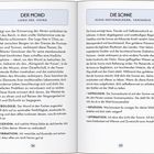 Links: "DER MOND, Lugu-See, China", Text über Mondsymbolik und Musuo-Gesellschaft. Rechts: "DIE SONNE, Ruaha-Nationalpark, Tansania", Text über Freude und Sonnenkraft.